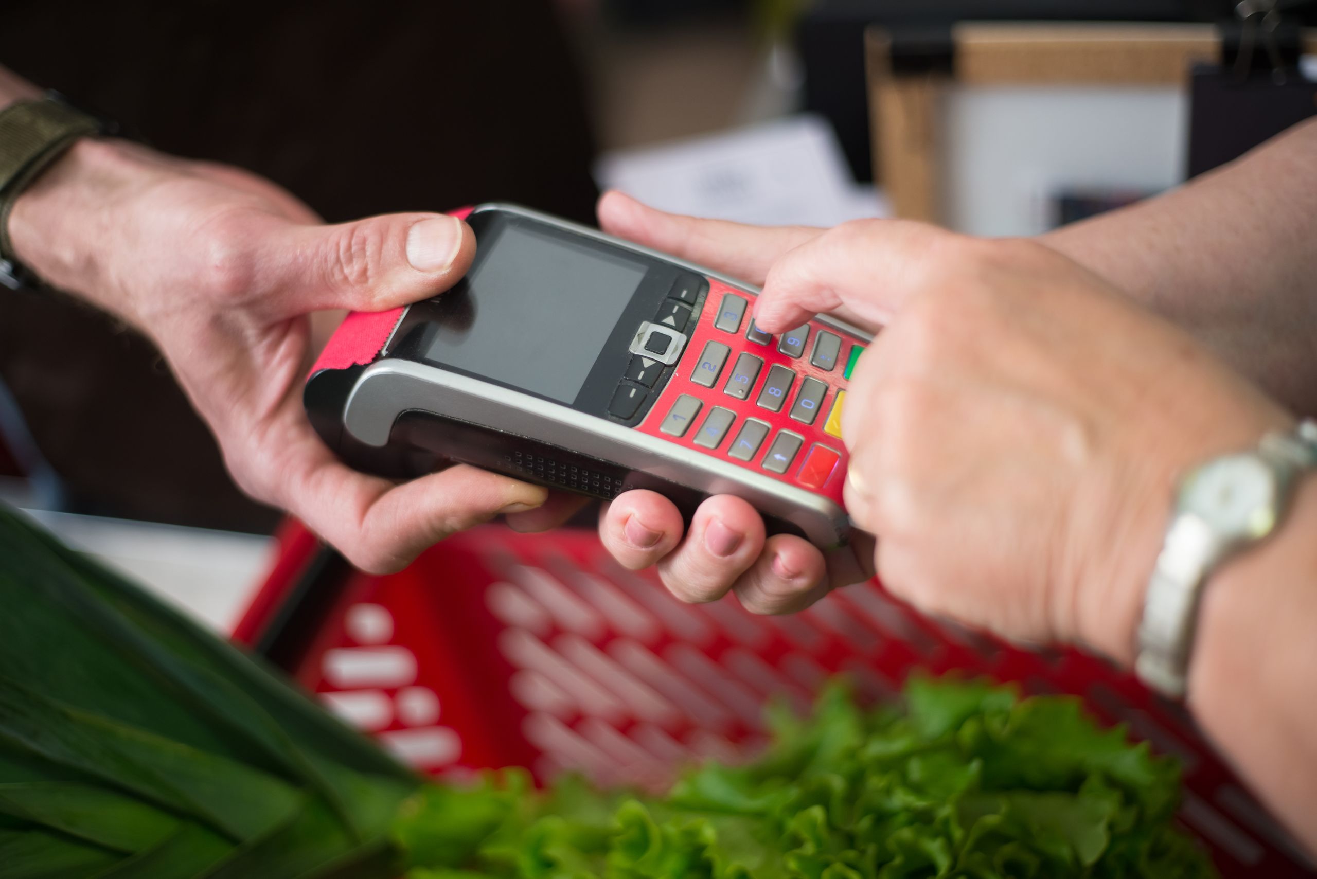 Walmart Tap to Pay shopper making a contactless payment at checkout